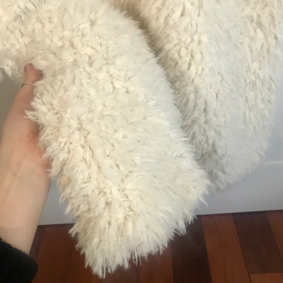 ONLY Cream and White Fur Vest - Picture 3 of 9